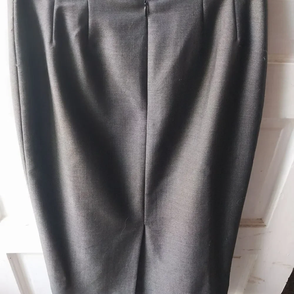 Elegant Black/White Pencil Skirt with Flattering Seaming & Back Slit